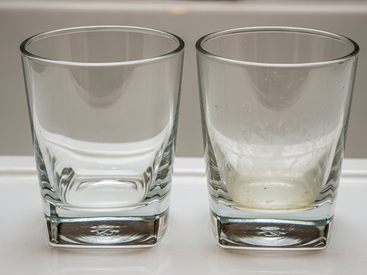 La pieza perfecta para eliminar la pátina blanca de las gafas. content image